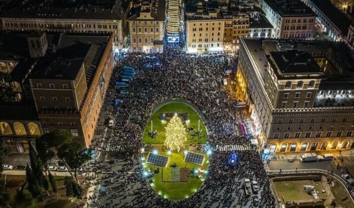 Anche FAO con Roma per le Feste: acceso l'albero con luci fotovoltaiche